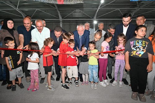 Akkent Mahallesi de kapalı pazaryeriyle buluşturuldu
