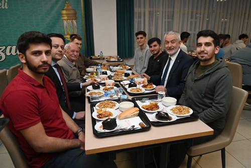 Başkan Başdeğirmen, KYK yurdunda öğrencilerle iftar yaptı