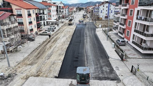 206. caddede asfaltlama yapıldı