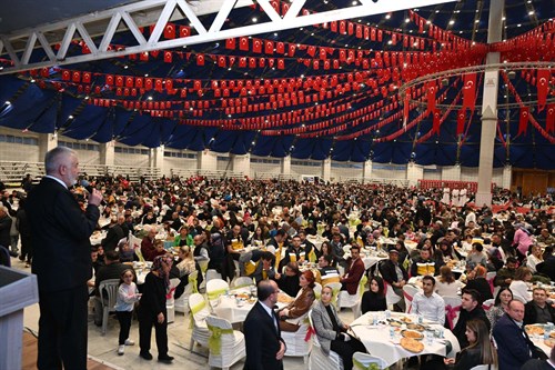 Isparta Belediyesi'nin Ramazan iftarında birlik ve dayanışma rüzgârı