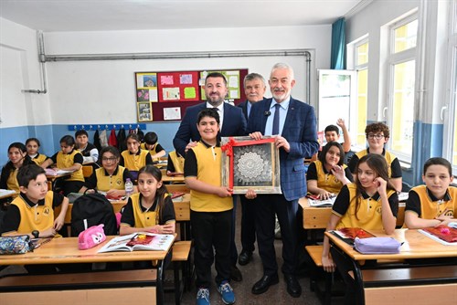 Başkan Başdeğirmen, 5. sınıflar başkanının seçim vaadini yerine getirdi