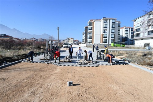 4142 sokaktaki tali yola kilit parke taşı döşendi